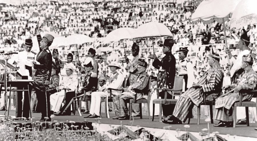 Declaration of independence by Tunku Abdul Rahman signifies the end of British Malaya